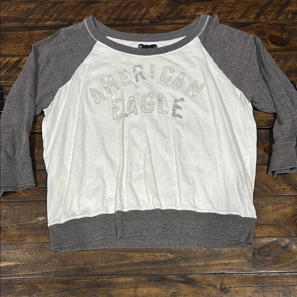American Eagle Gray and White Raglan Shirt